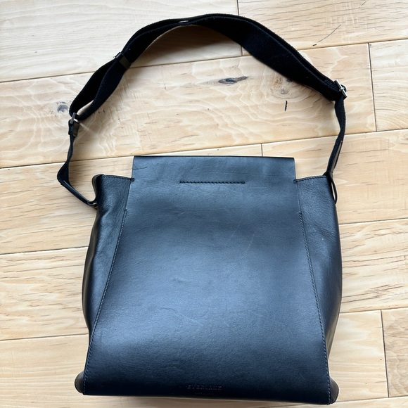 Everlane The Form Black Leather Tote Bag with Magnetic Closure - Picture 2 of 6